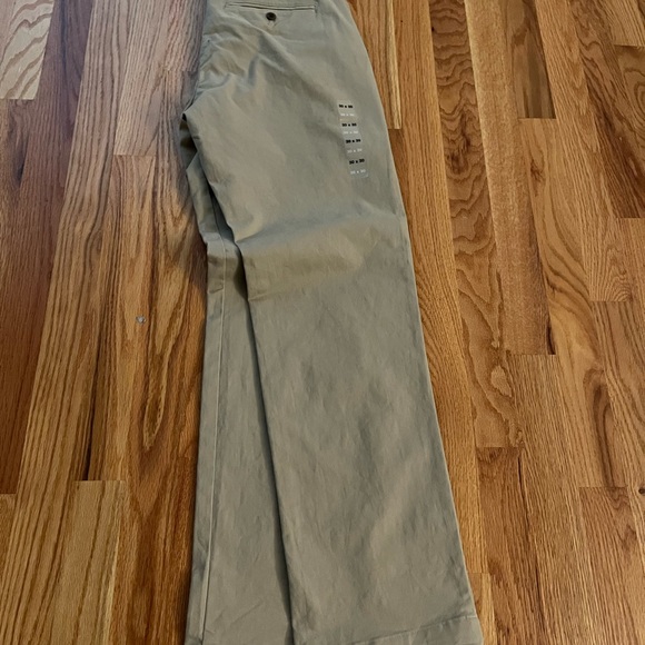 NWT Gap Khaki Pants - Picture 3 of 7